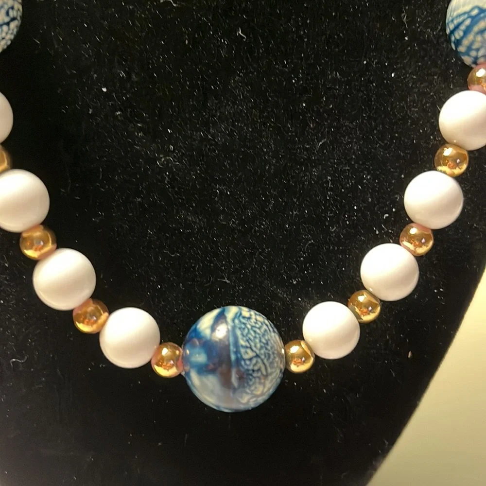 N45. Long blue and white beaded necklace. - Picture 2 of 3